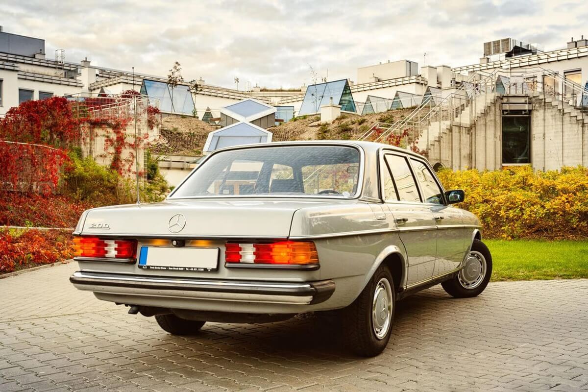 Tył mercedesa 200 w123 auta do ślubu Białystok