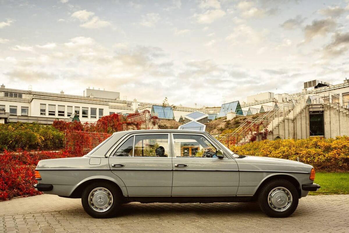 Bok mercedesa 200 w123 auta do ślubu Białystok