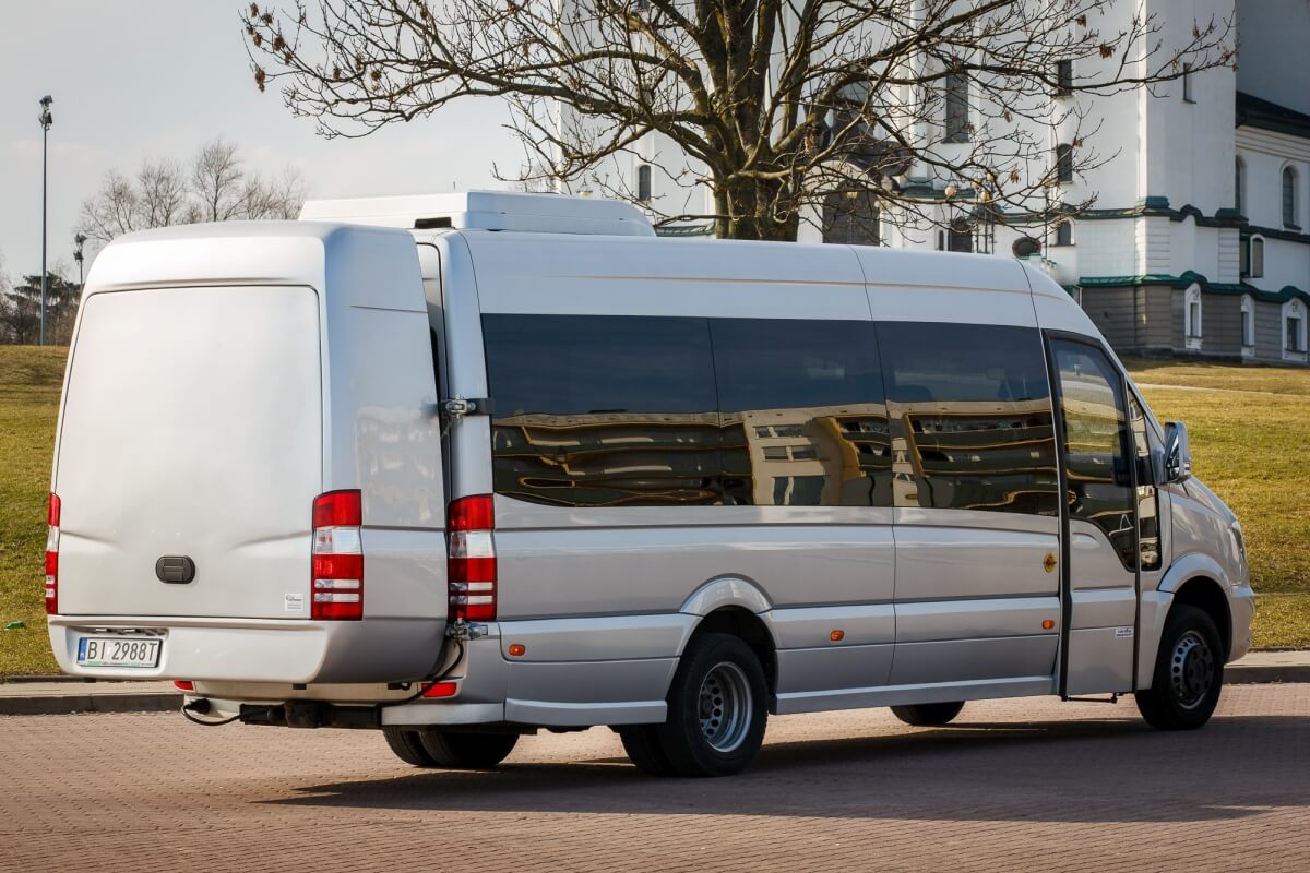 Bus mercedes sprinter 519cdi do przewozów międzynarodowych na parkingu Białystok